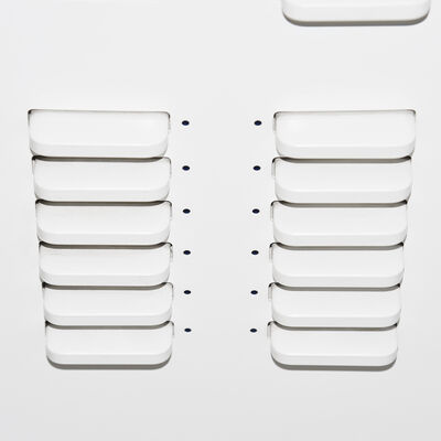 21.5 Inch Indoor Public Advertising Screen with Power Bank Rental Station Terminal Charger Sharing Kiosk Mall Airport Hospital