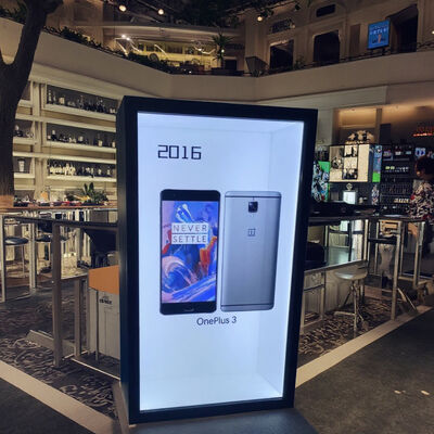 Direct Supply From Manufacturer 32-Inch LCD Transparent Display Cabinet for Jewelry Touch Interactive Video Display Cabinet